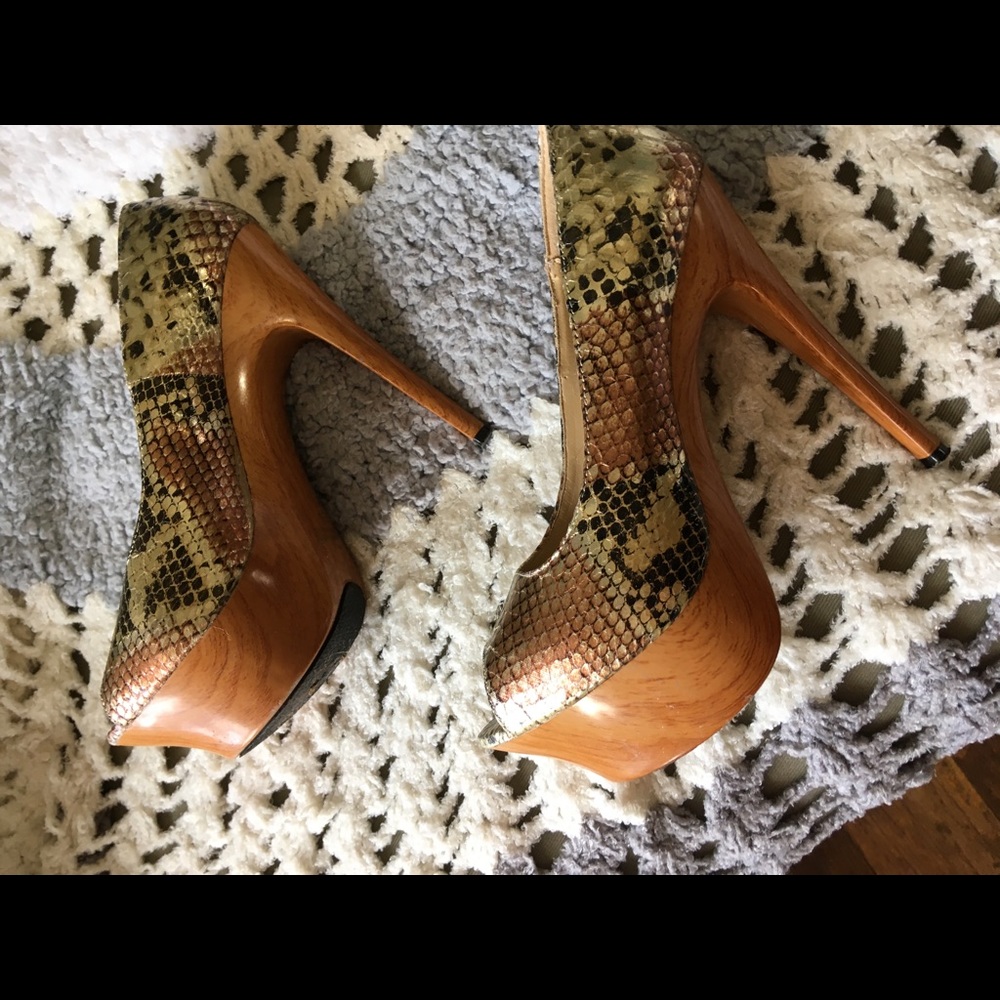 Shoe - Picture 2 of 3